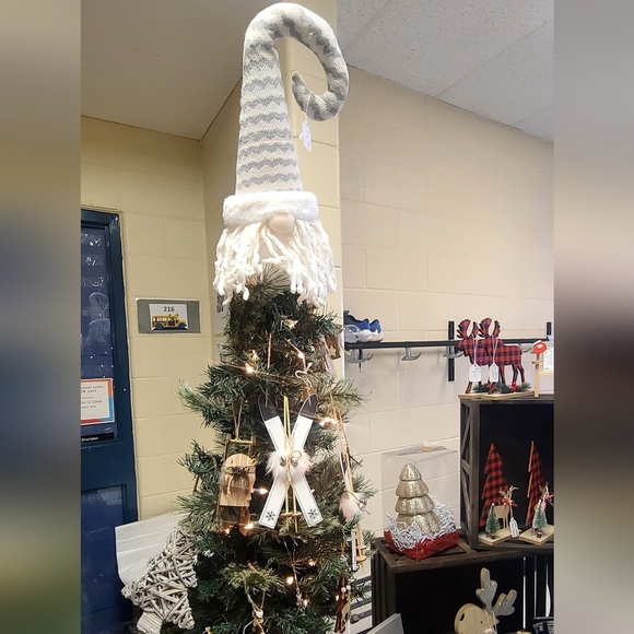 Gnome  Tree Topper - Picture 4 of 4